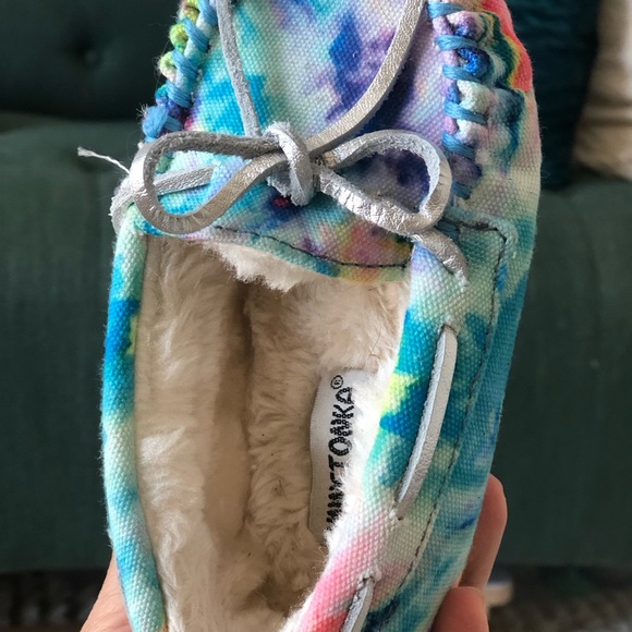 Minnetonka Tye dye Slippers - Picture 4 of 7